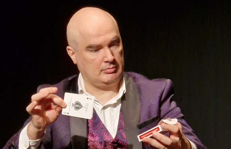 Allo Stardust intima serata
di piccole illusioni